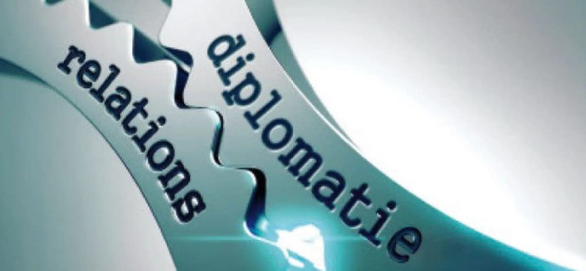 Diplomatie-678x355-1728x800_c Coopération