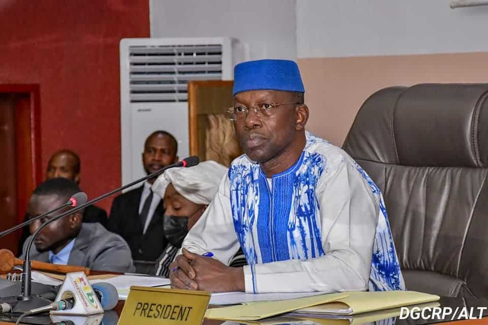 Membres des commissions spécialisées de l'Assemblée nationale du Burkina Faso lors de leur installation.