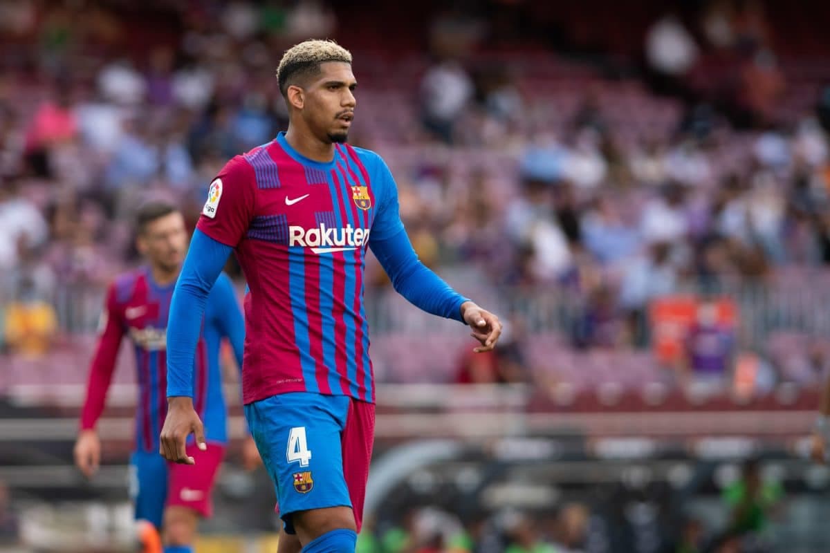 Ronald Araujo sous le maillot du FC Barcelone