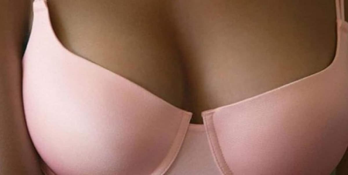 seins dans un soutien gorge