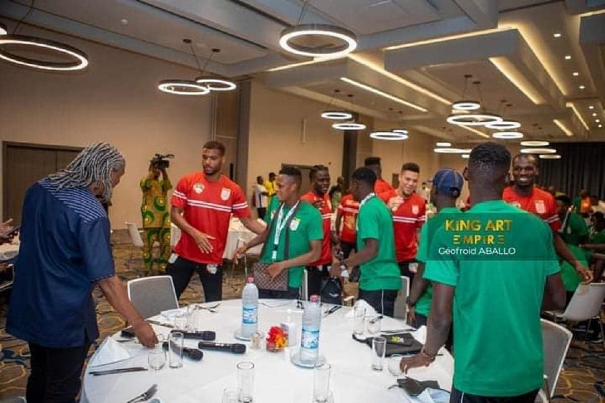 Les Écureuils juniors autour d'un dÃ®ner au Novotel Hotel