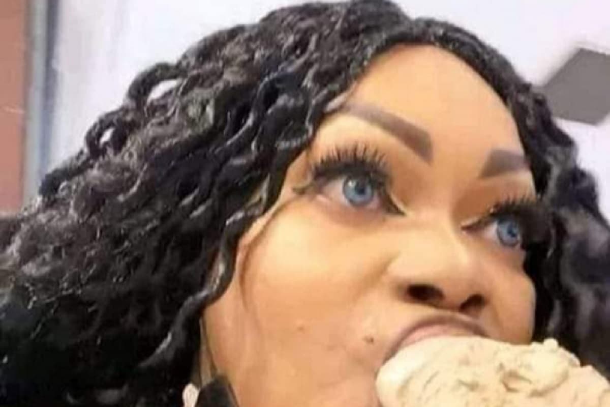 Eudoxie Yao mime une scène incroyable sur l'affaire Porta potty