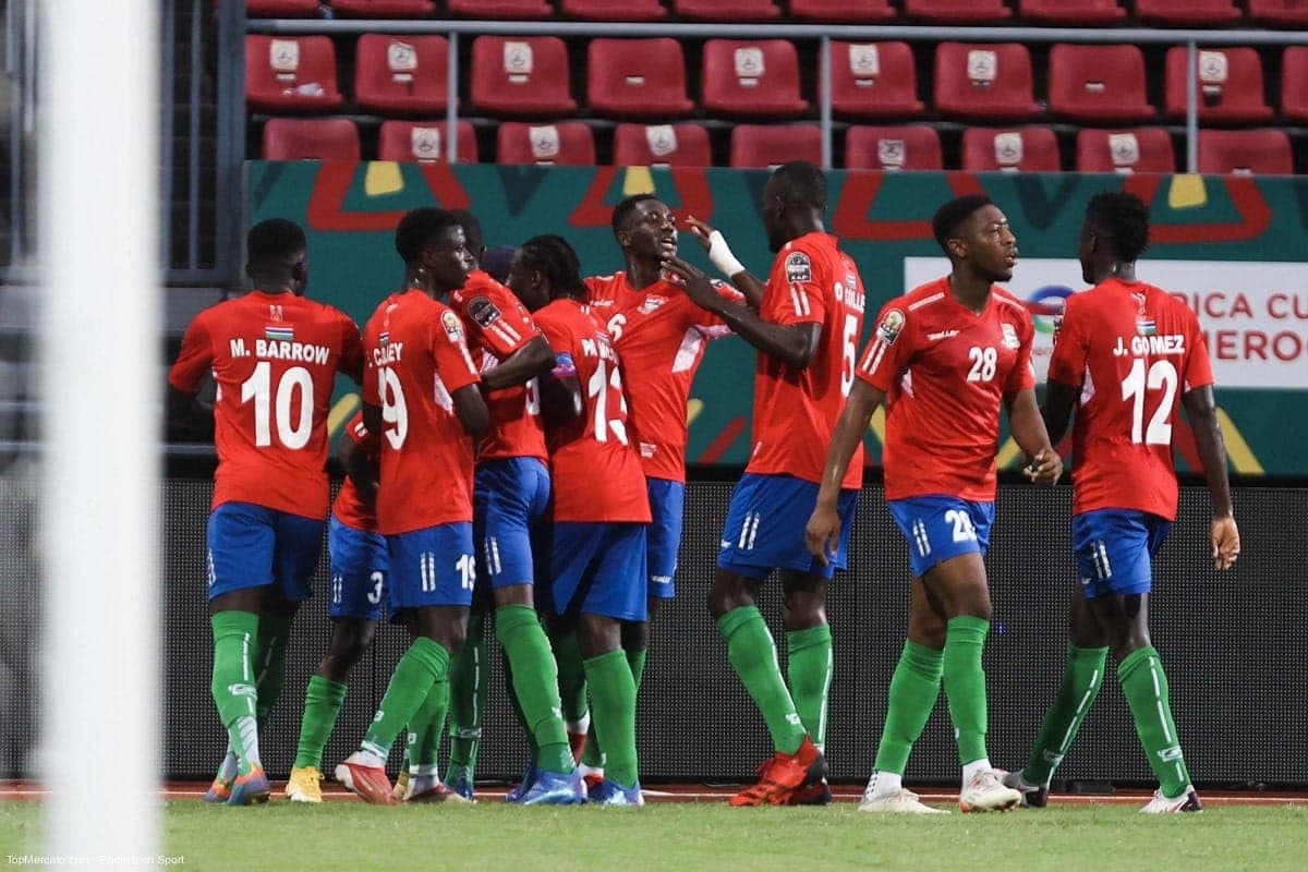 Les joueurs gambiens célèbrent leur victoire face Ã  la Mauritanie lors de la CAN 2022