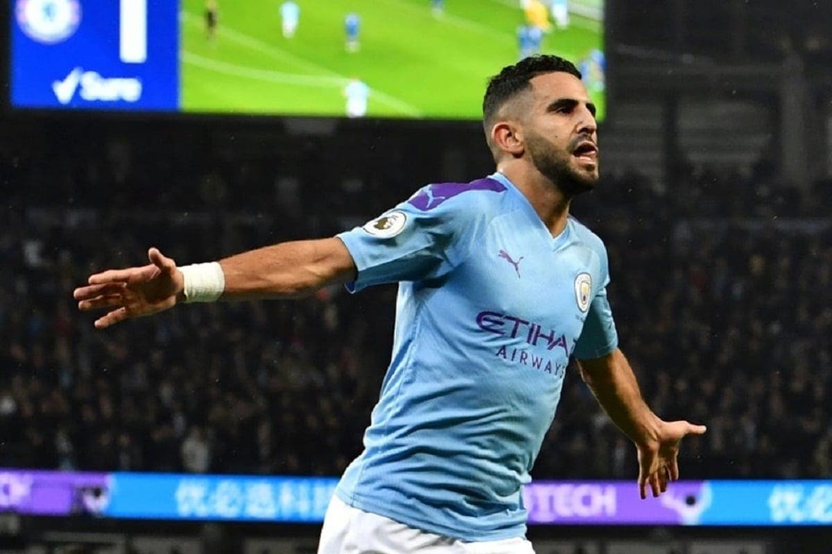 Riayd Marhez célébrant un but sous le maillot de Manchester City