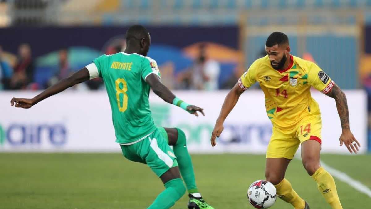 Kouyaté vs Cebiou Soukou lors du match Bénin Sénégal Ã  la CAN 2019