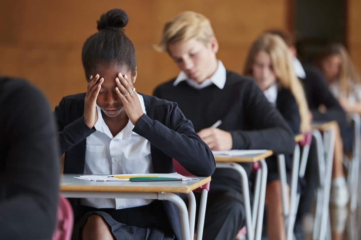 des élèves dans une salle de classe
