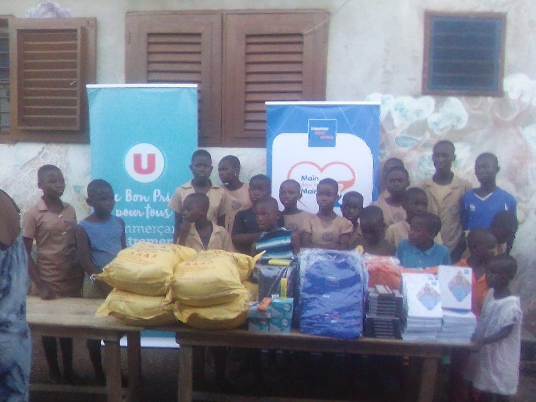 17è tour du Bénin : la Fondation Moov Africa et Erevan apportent le sourire aux enfants de l’orphelinat « la maison de la joie » de Ouidah