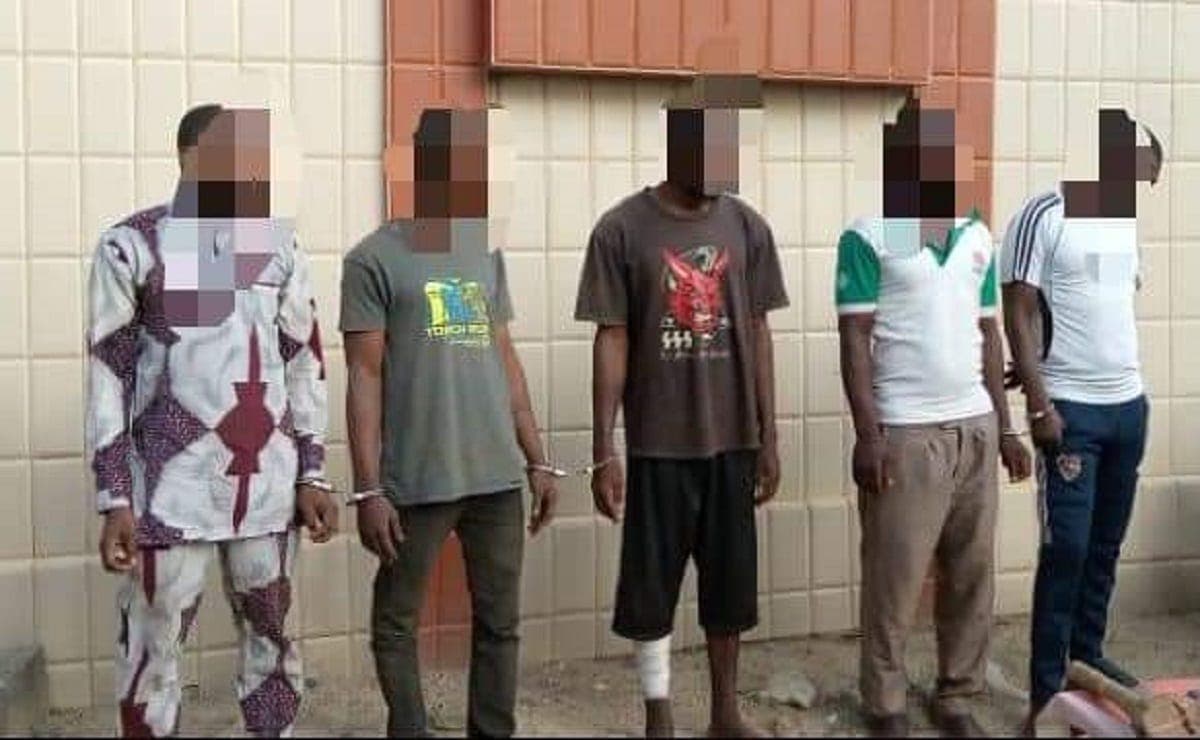 Les 05 présumés voleurs de motos dont 2 Béninois arrêtés au Togo