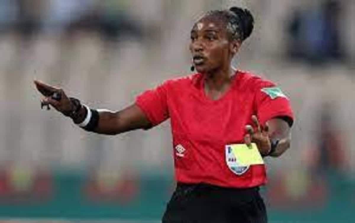 Salima Mukansanga , première femme africaine Ã  arbitrer au Mondial