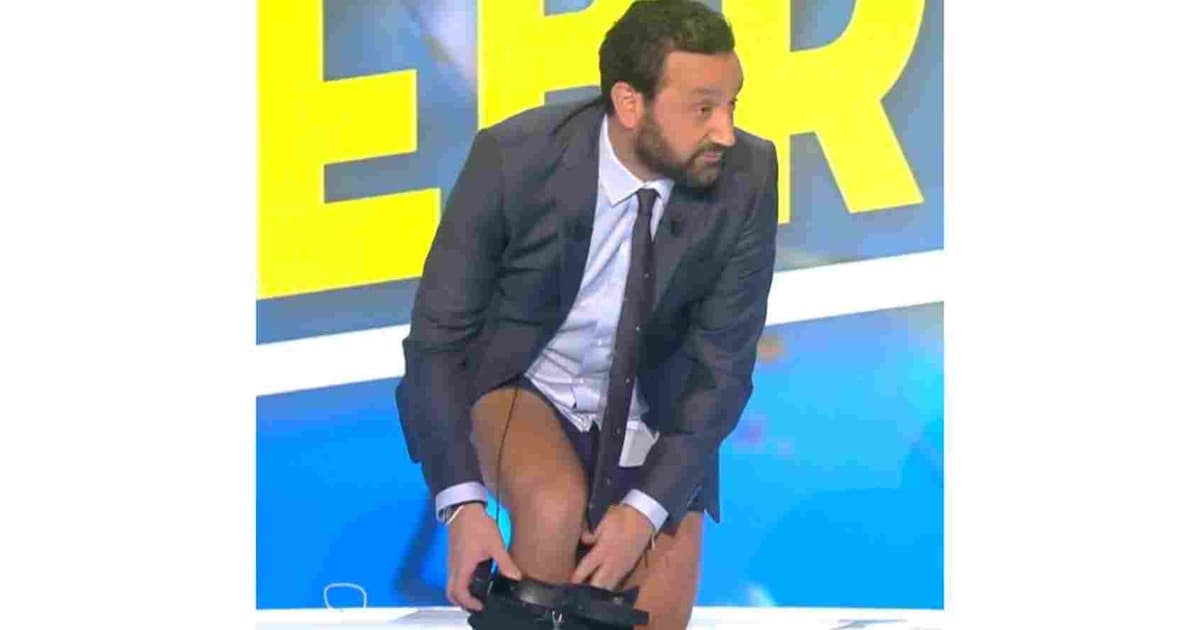 Cyril Hanouna se met en caleçon moulant noir