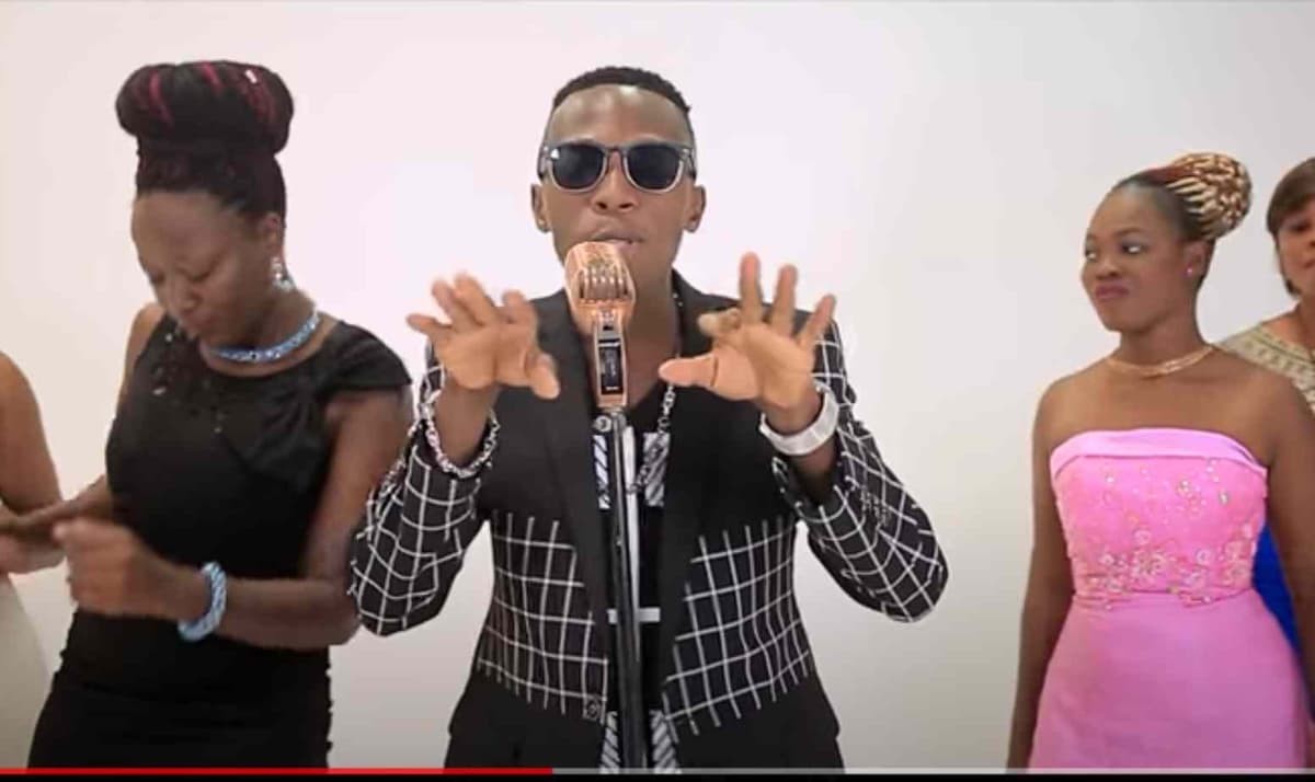 Bénin : décès prématuré d’une proche collaboratrice du chanteur Serghitos (vidéos)