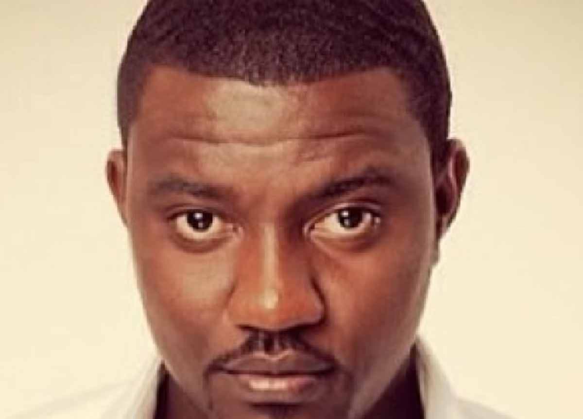 l'acteur John dumelo triste