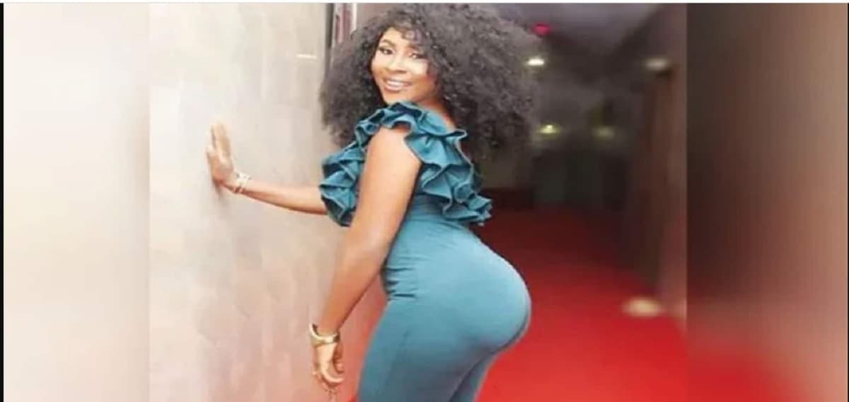 L'actrice de Nollywood Charity Nnaji dans les locaux d'une maison de production