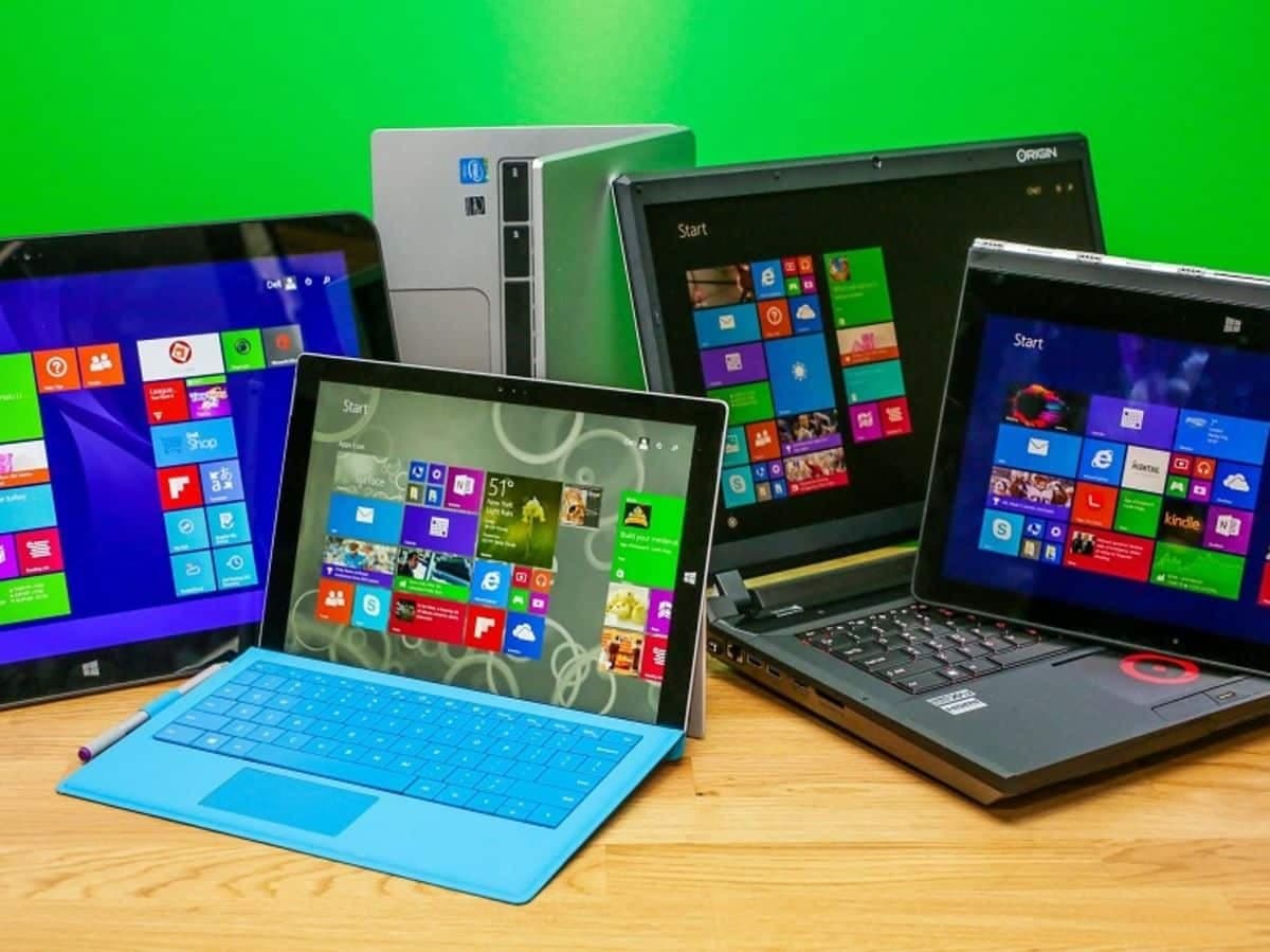 des ordinateurs portatifs allumés