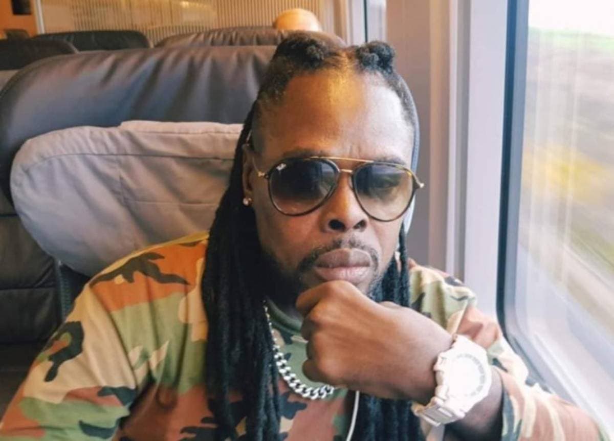 le chanteur Denis Koulaté connu populairement sous le nom de Petit Denis