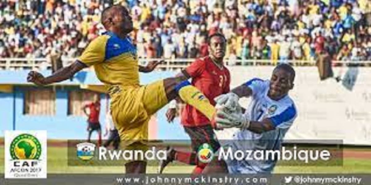 Rwandais et Mozambicians en plein match d'une coupe d'Afrique des nations