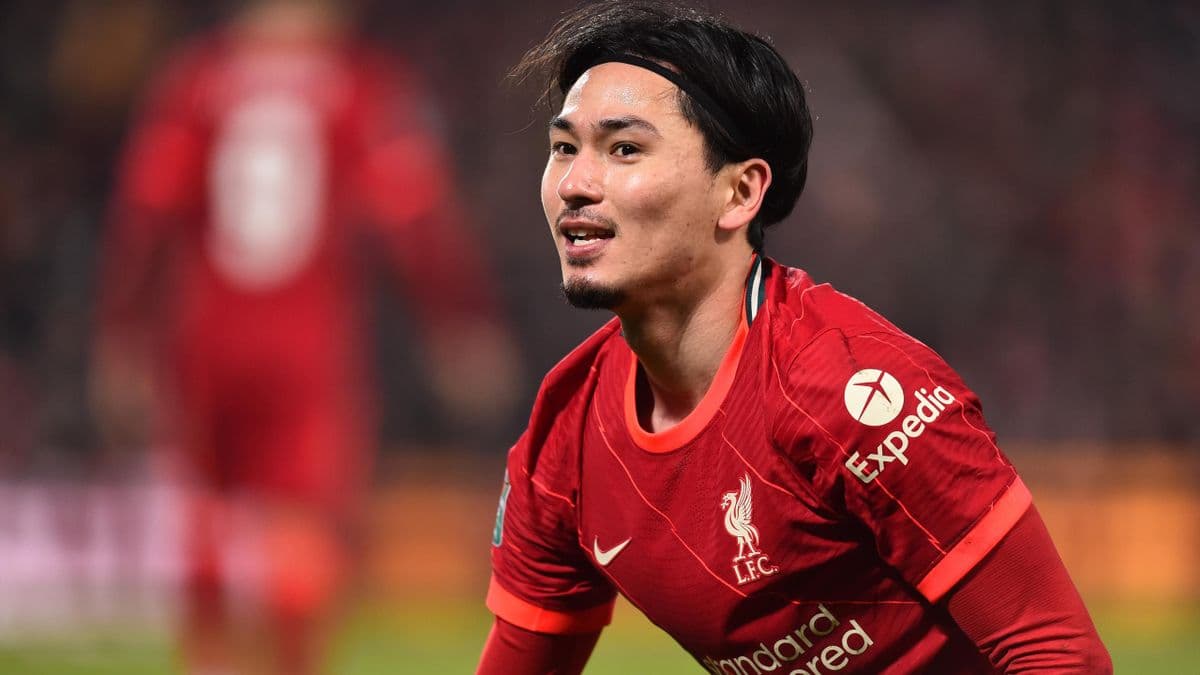 Takumi Minamino avec le maillot de Liverpool