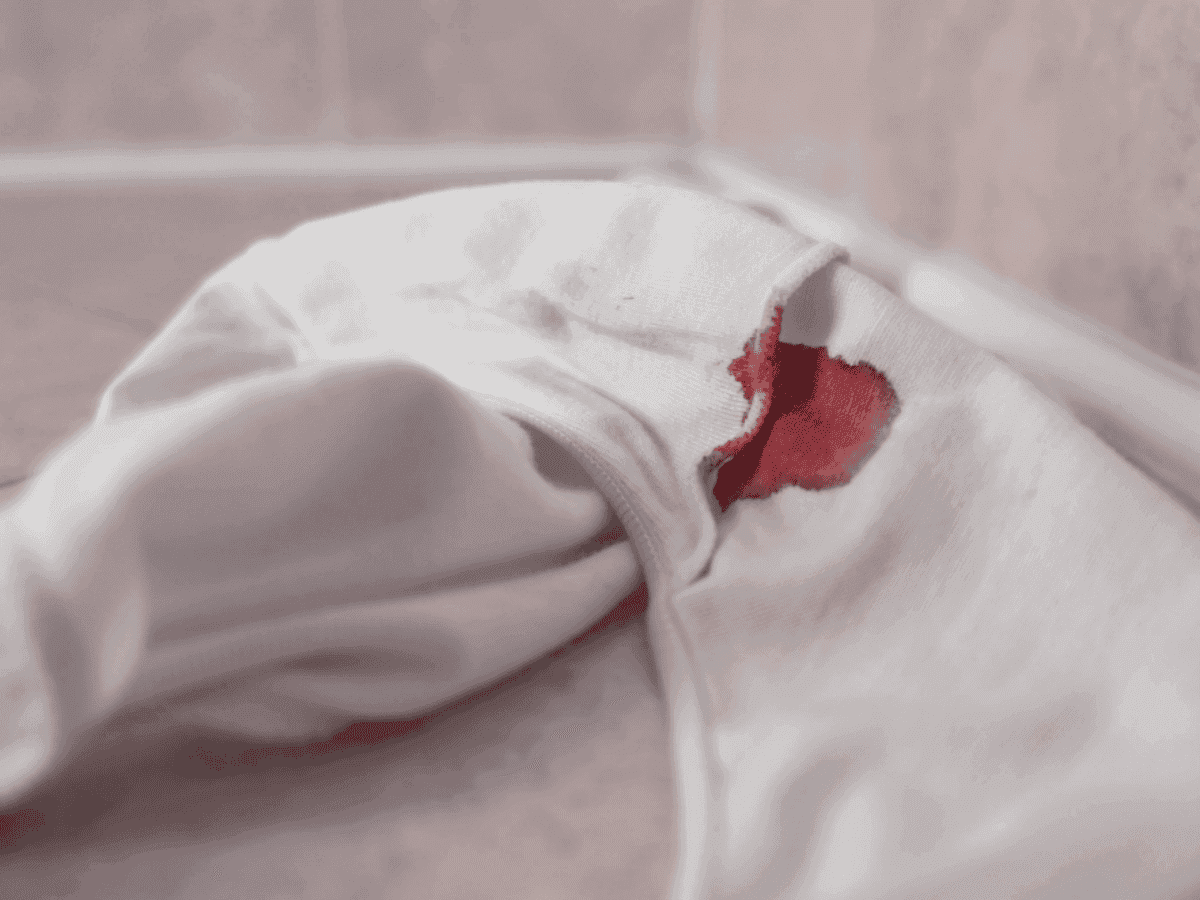 culotte tachetée de sang