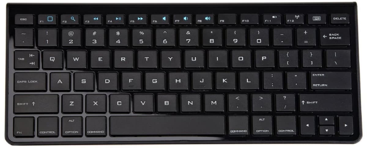 un clavier d'ordinateur de couleur noire