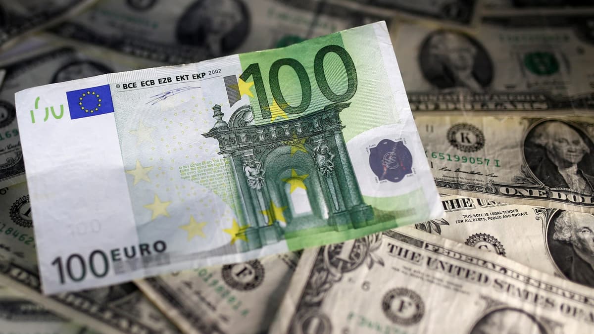 Le dollar a atteint un plus haut en près de 20 ans face Ã  l'euro, bénéficiant de son statut de valeur refuge alors que les craintes de récession montent.