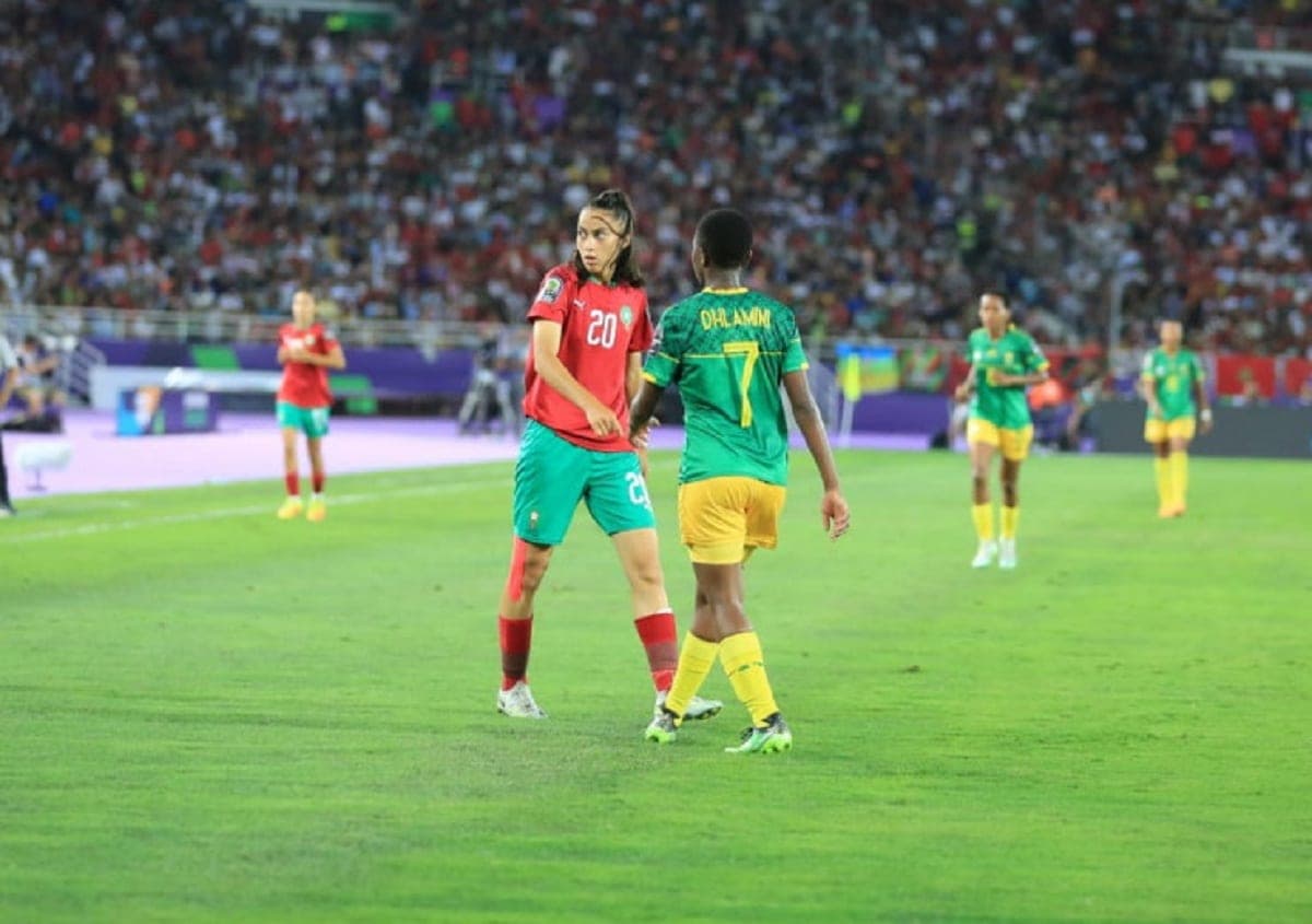 Des joueuses de l'Afrique du Sud et du Maroc lors de la finale de la CAN féminine 2022