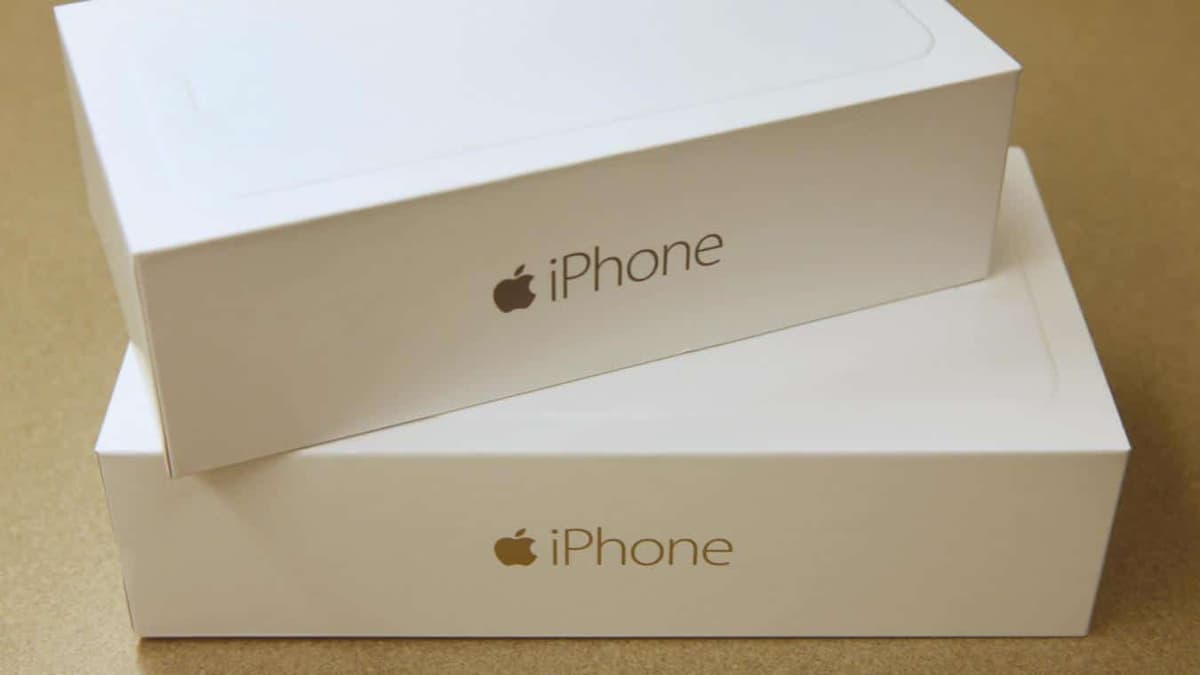 Une boÃ®te d'iPhone 13