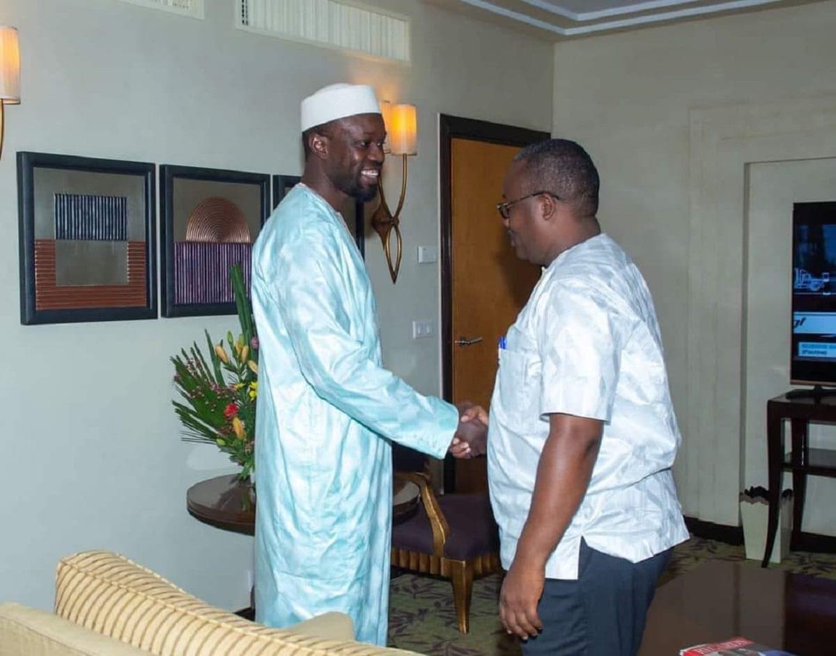 Ousmane Sonko en discussion avec le président Embalo de Guinée-Bissau.
