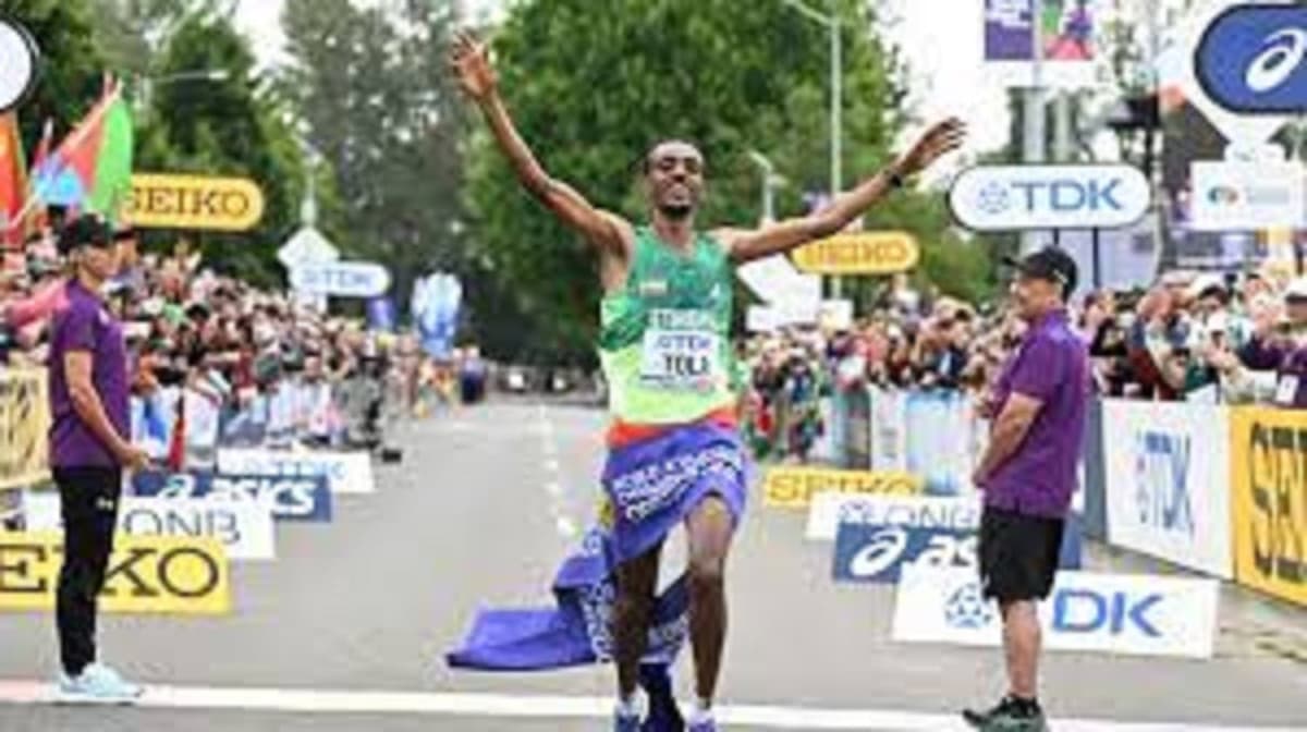 Tamirat Tola champion du monde du marathon aux championnats d'Athlétisme d'Eugène aux Etats-Unis