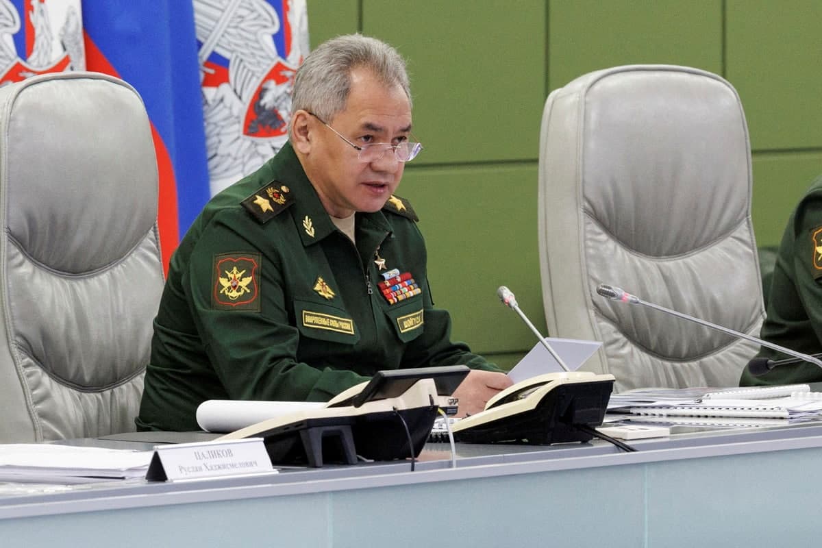 Le ministre russe de la Défense, Sergei Shoigu, préside une réunion avec les dirigeants des forces armées, Ã  Moscou, en Russie, le 5 juillet 2022. Ministère russe de la Défense/Handout via REUTERS