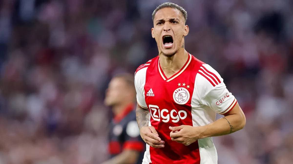 Antony avec le maillot de l'Ajax