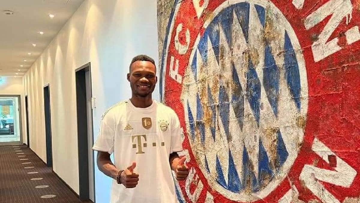 Désiré Azankpo au siège du Bayern Munich