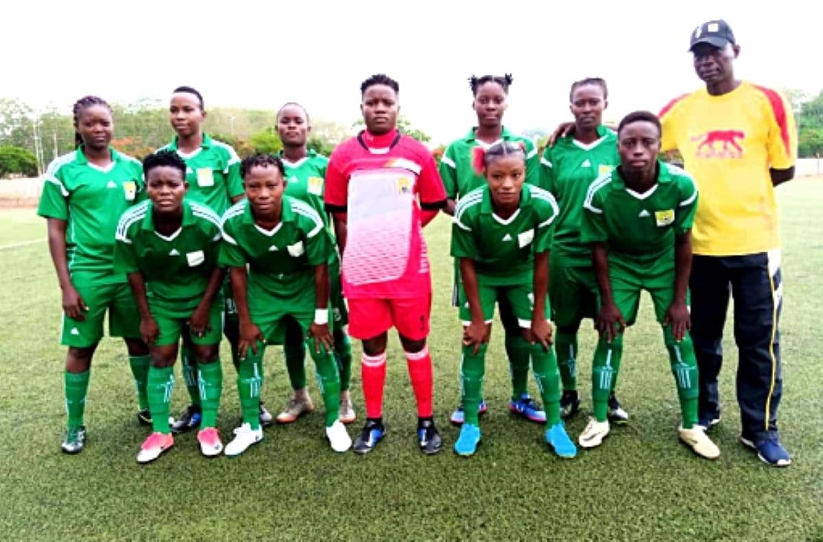 Des joueuses d'Espoir FC célèbrent leur titre de champion du Bénin