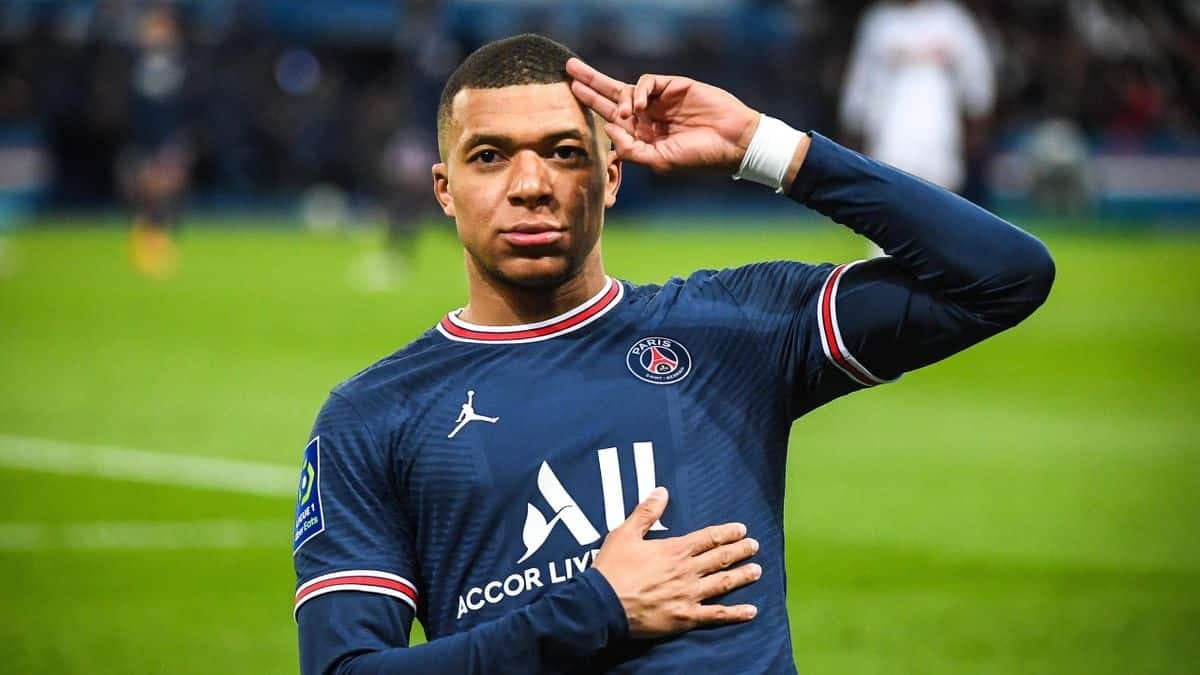 Kylian Mbappé qui célèbre un but sous les couleurs du PSG