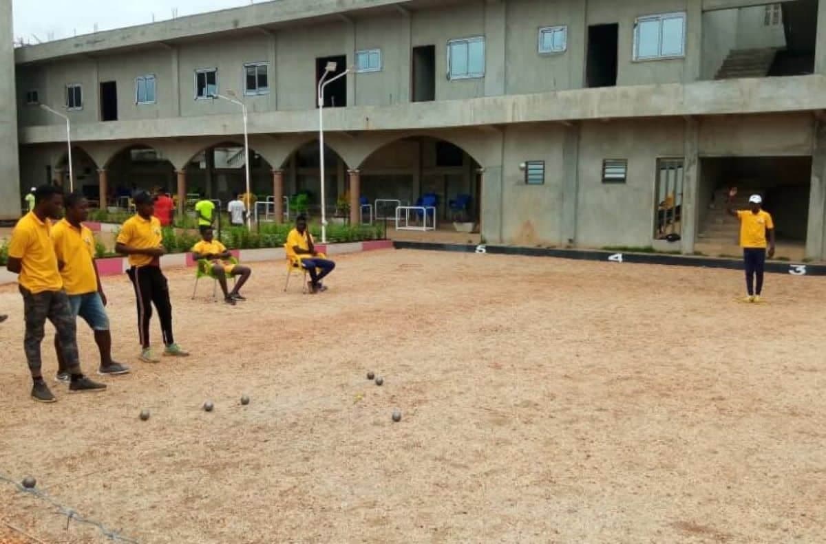 Des boulistes lors d'un tournoi de pétanque