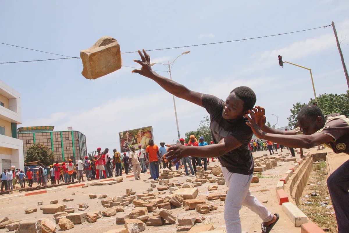 Ã€ l’appel de Tikpi Atchadam, des milliers de Togolais sont descendus dans la rue depuis l’été dernier, donnant lieu Ã  des altercations avec les forces de l’ordre.