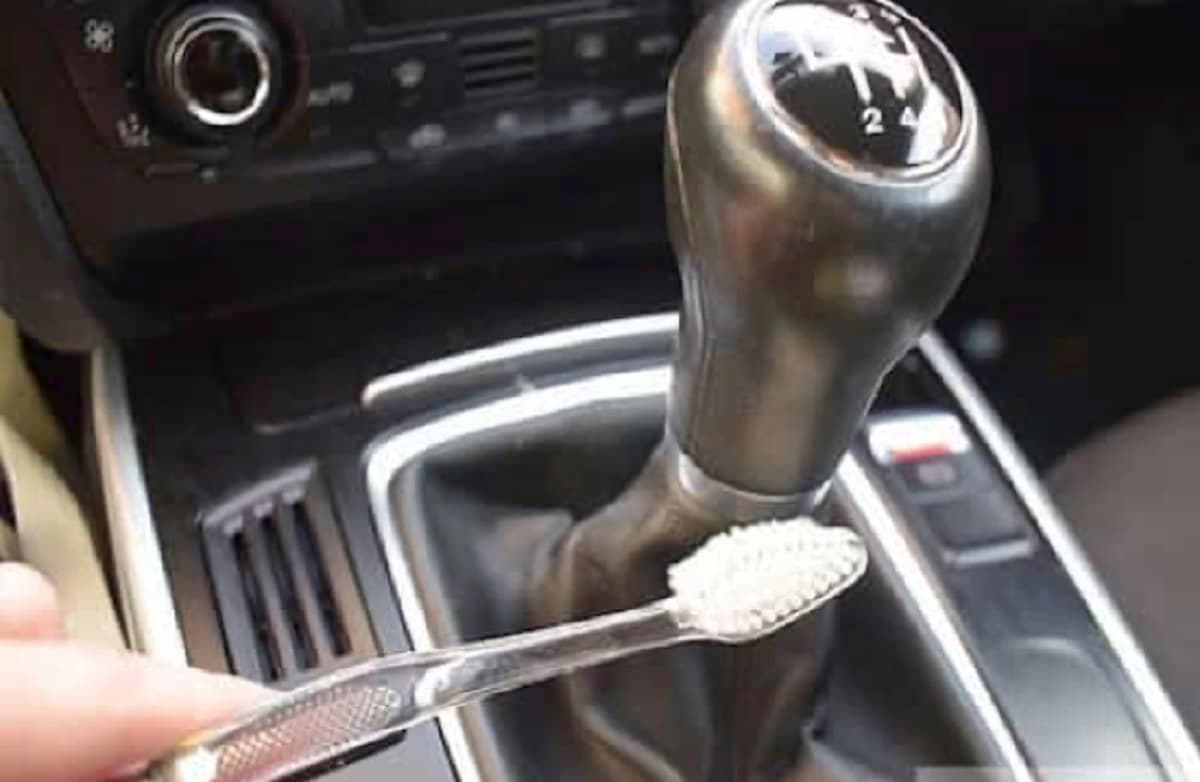 une brosse Ã  dent dans une voiture
