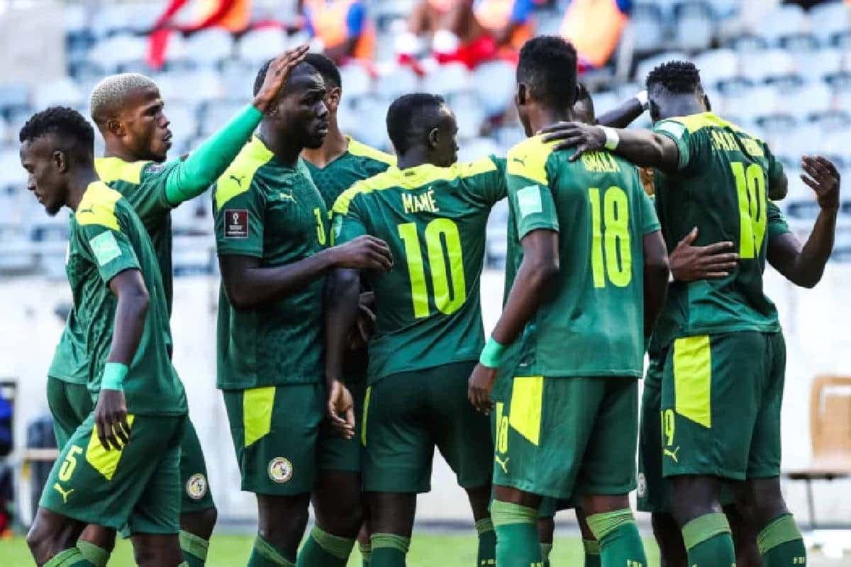 Des joueurs du Sénégal qui célèbrent un but