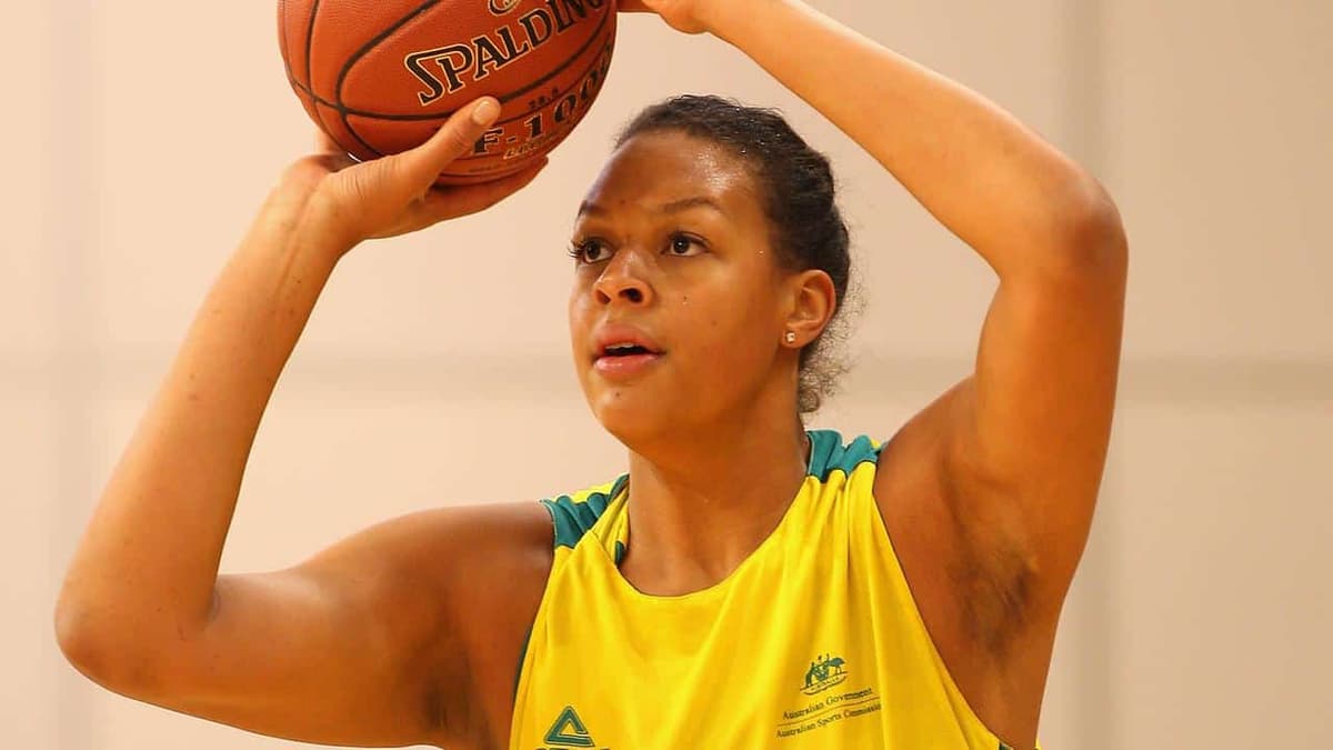Elizabeth Cambage, basketteuse australo-nigériane @heraldsun.com.au