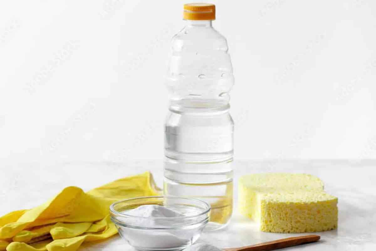 un bidon rempli de vinaigre