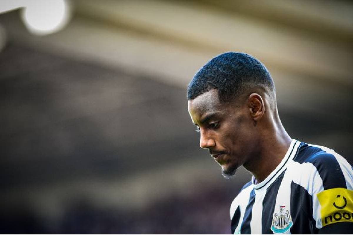 Alexander Isak avec le maillot de Newcastle de