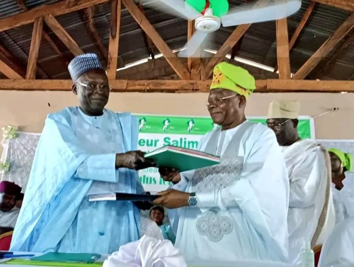 Abdoulaye Bio Tchané reçoit la déclaration d'adhésion de Salimane Karimou (samedi 15 octobre 2022)