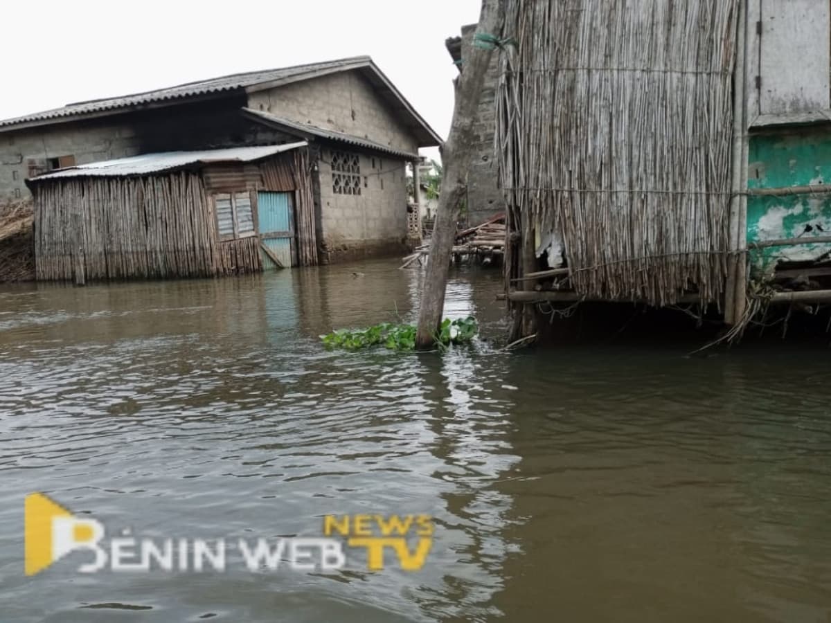 Inondation à Sô-Ava, habitants affectés par la montée des eaux.