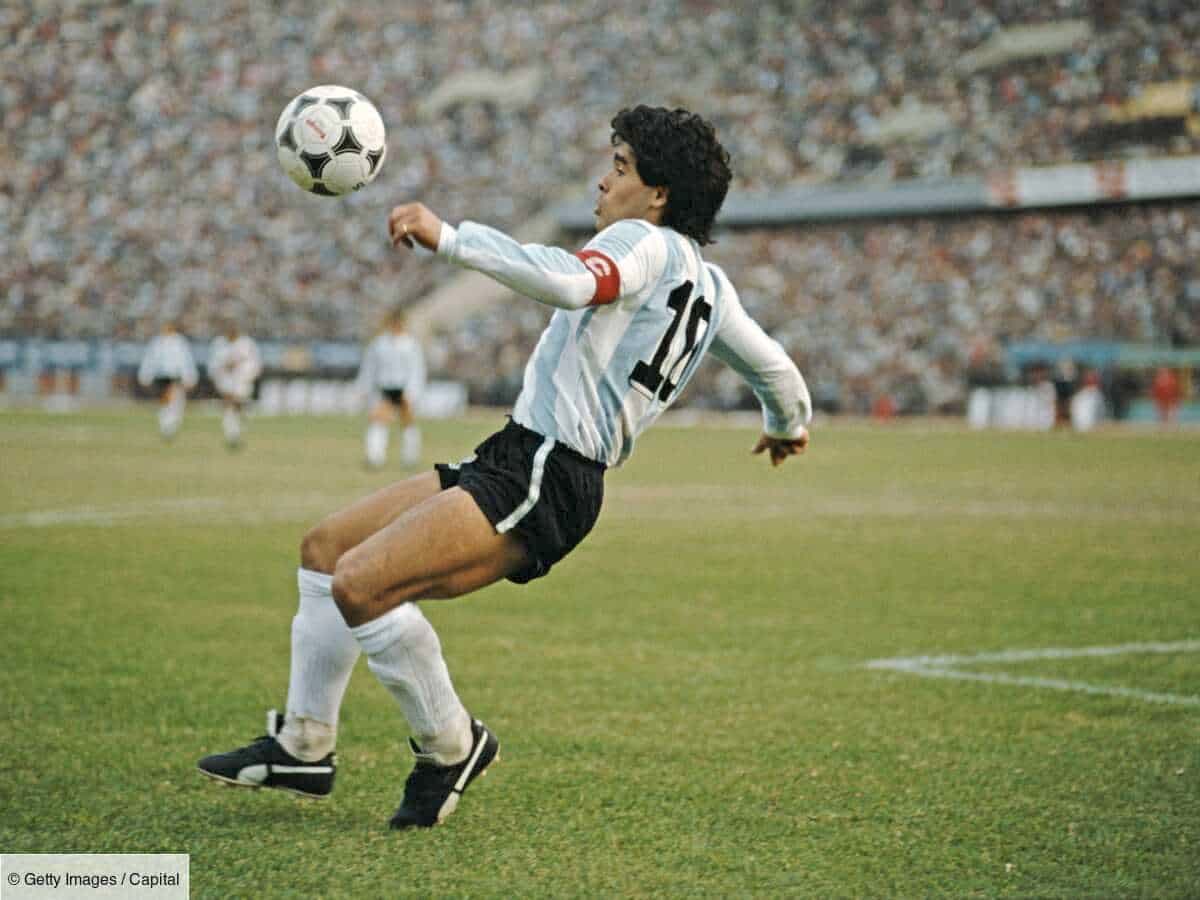 Le ballon touché par la main de Diego Maradona en 1986 vendu 2 millions de livres Ã  Londres