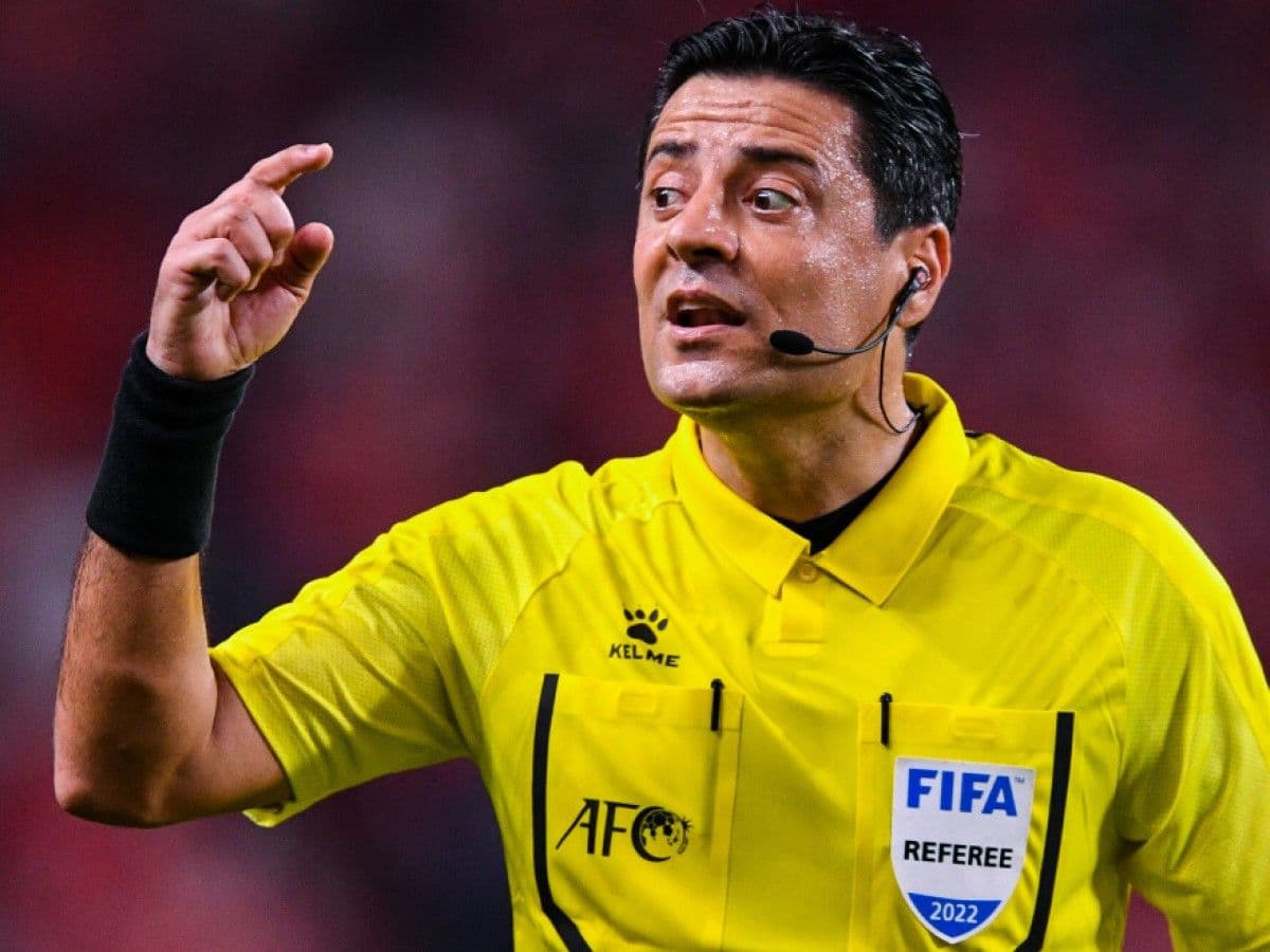 L'arbitre de la rencontre Brésil-Serbie lors de la Coupe du monde 2022