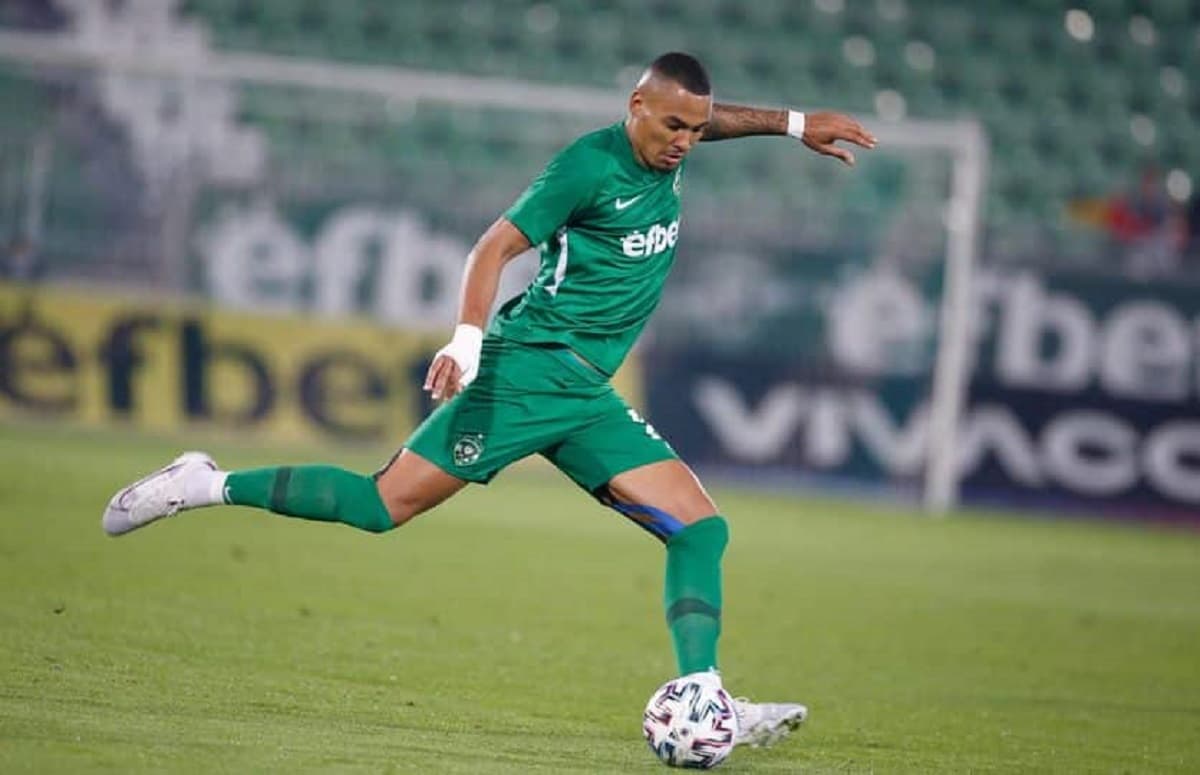 Le défensuer béninois Olivier Verdon lors d'un match avec Luogorets