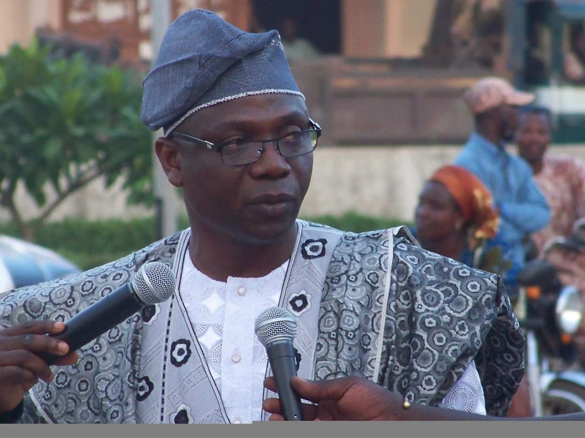 Moukaram Océni, ancien maire de Porto-Novo, lors d'un événement public.