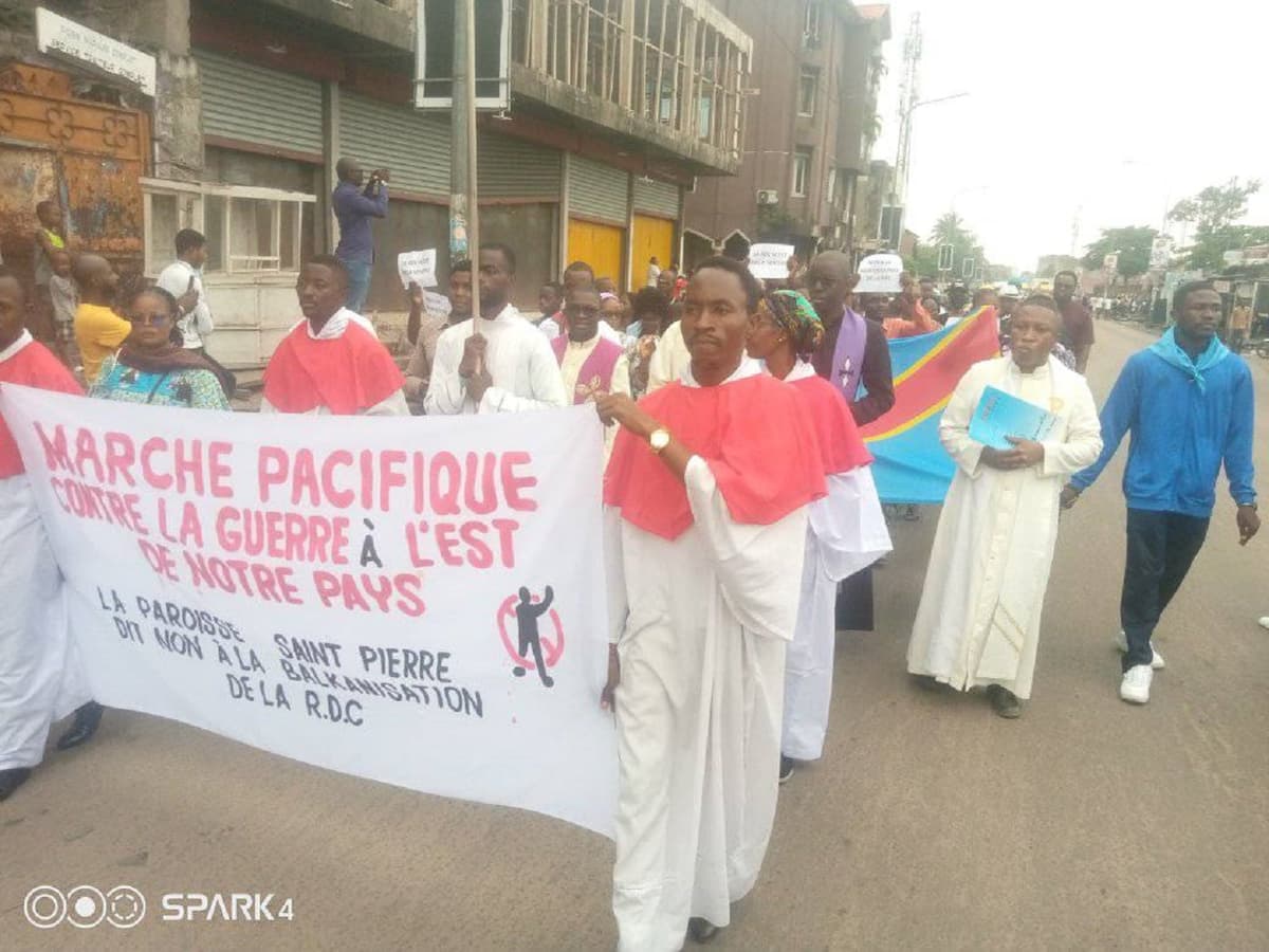 Les chrétiens catholiques de la RDC étaient dans la rue Ã  travers toute la République Démocratique du Congo, ce dimanche 4 décembre 2022 pour dire non Ã  la balkanisation de ce pays et Ã  "l'agression du Rwanda sous couvert du M23 dans la partie Est du pays"