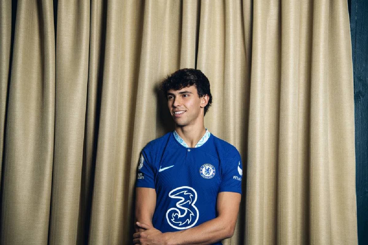 Joao Félix avec le maillot de Chelsea