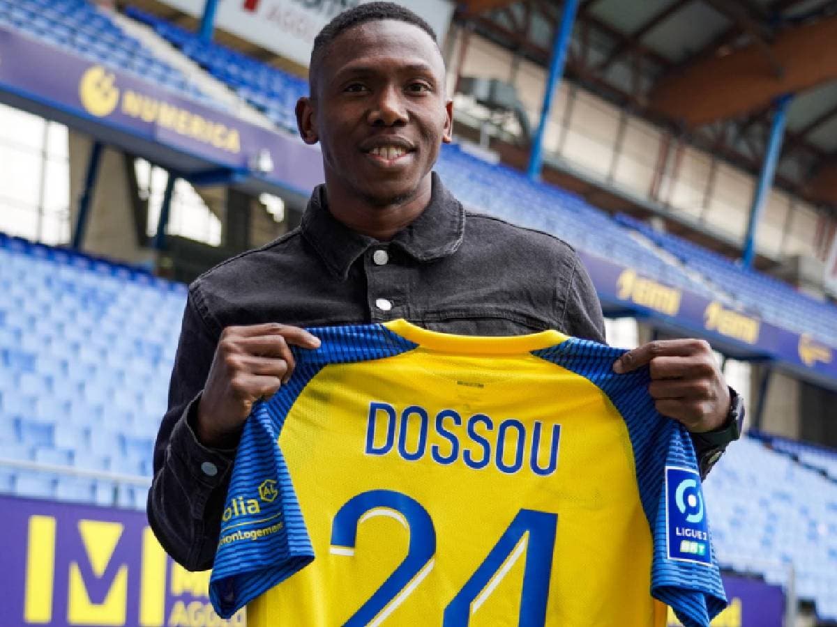 Jodel Dossou avec le maillot de Sochaux