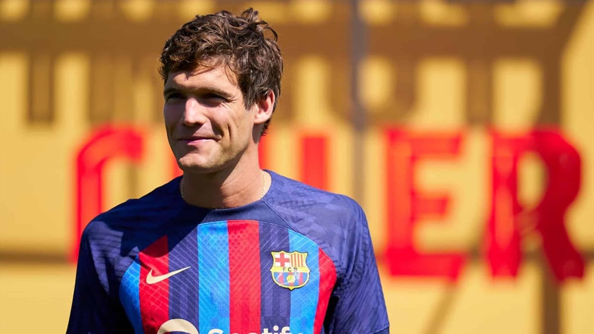 Marcos Alonso avec le maillot du Barça